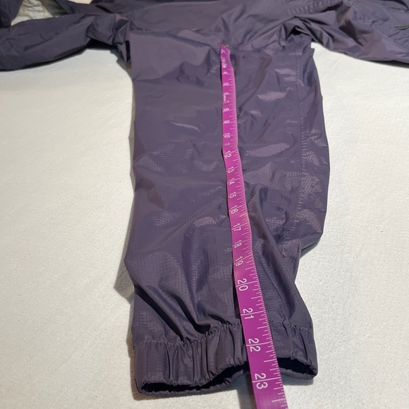 North Face Purple Hyvent Lightweight Rain Jacket- Size L - Picture 16 of 16